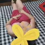 Bruneta cu forme voluptoase